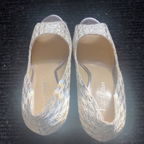 Stunning silver with a hint of gold weave Enzo Angiolini 4” heel in 8.5M - Picture 5 of 6